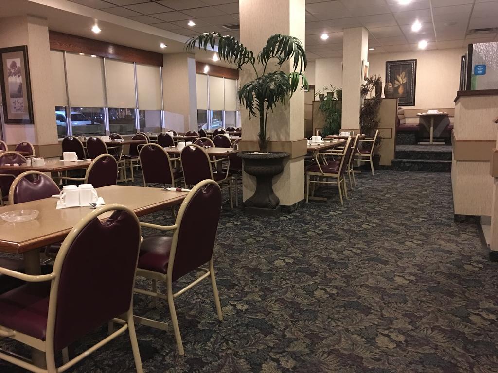 St. Albert Inn & Suites Saint Albert Esterno foto