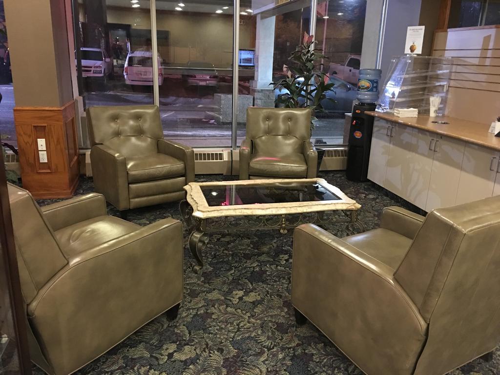 St. Albert Inn & Suites Saint Albert Esterno foto